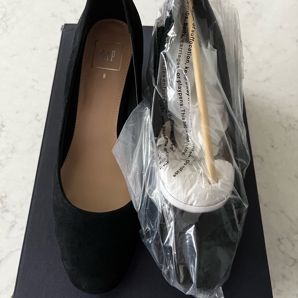 THE GAP Block Heel Suede Size 8 Woman's
